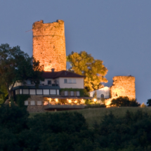 Burg Staufeneck bei Nacht